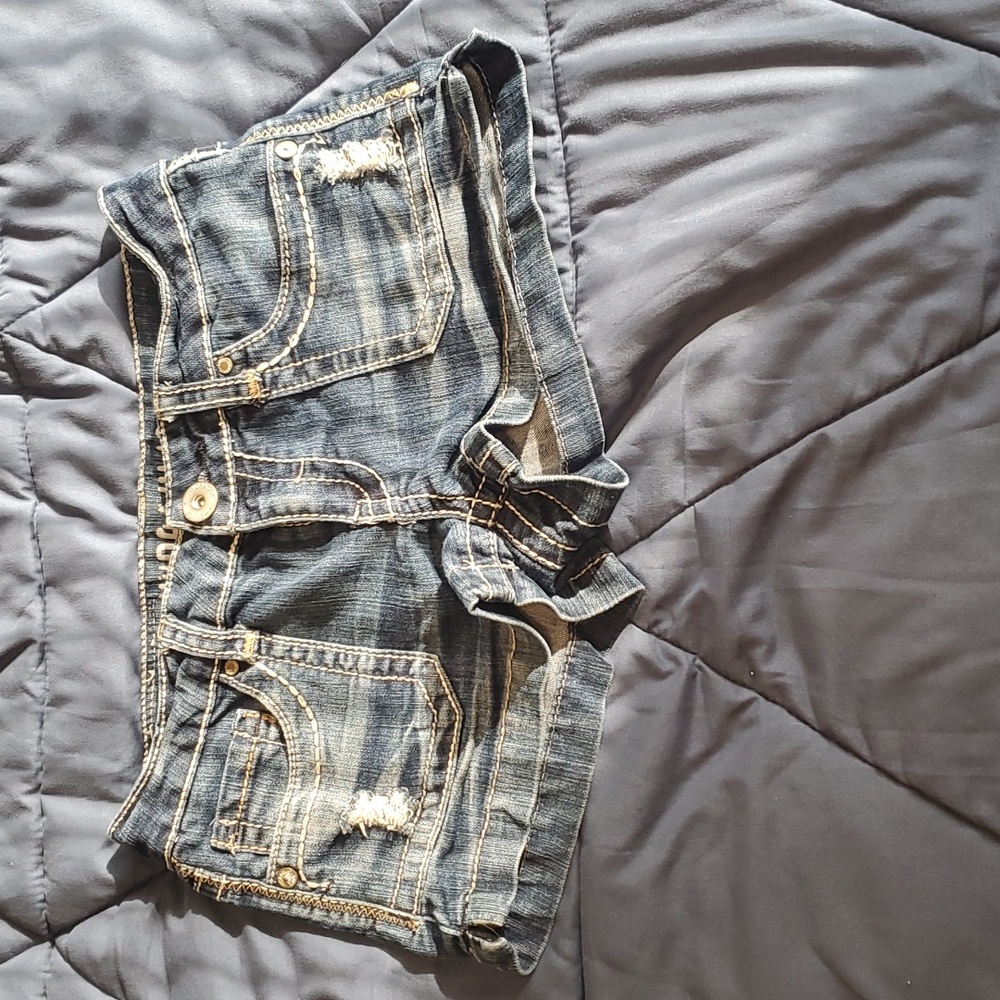 Hydraulic denim shorts